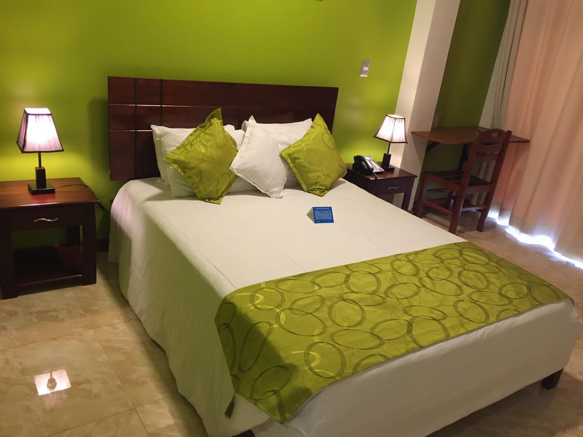 Hotel Europa Икитос Экстерьер фото