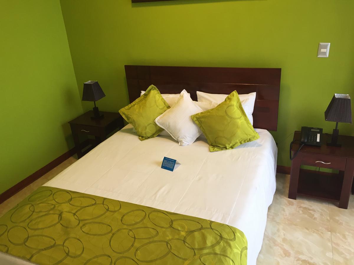Hotel Europa Икитос Экстерьер фото