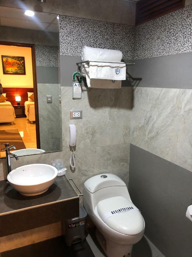 Hotel Europa Икитос Экстерьер фото